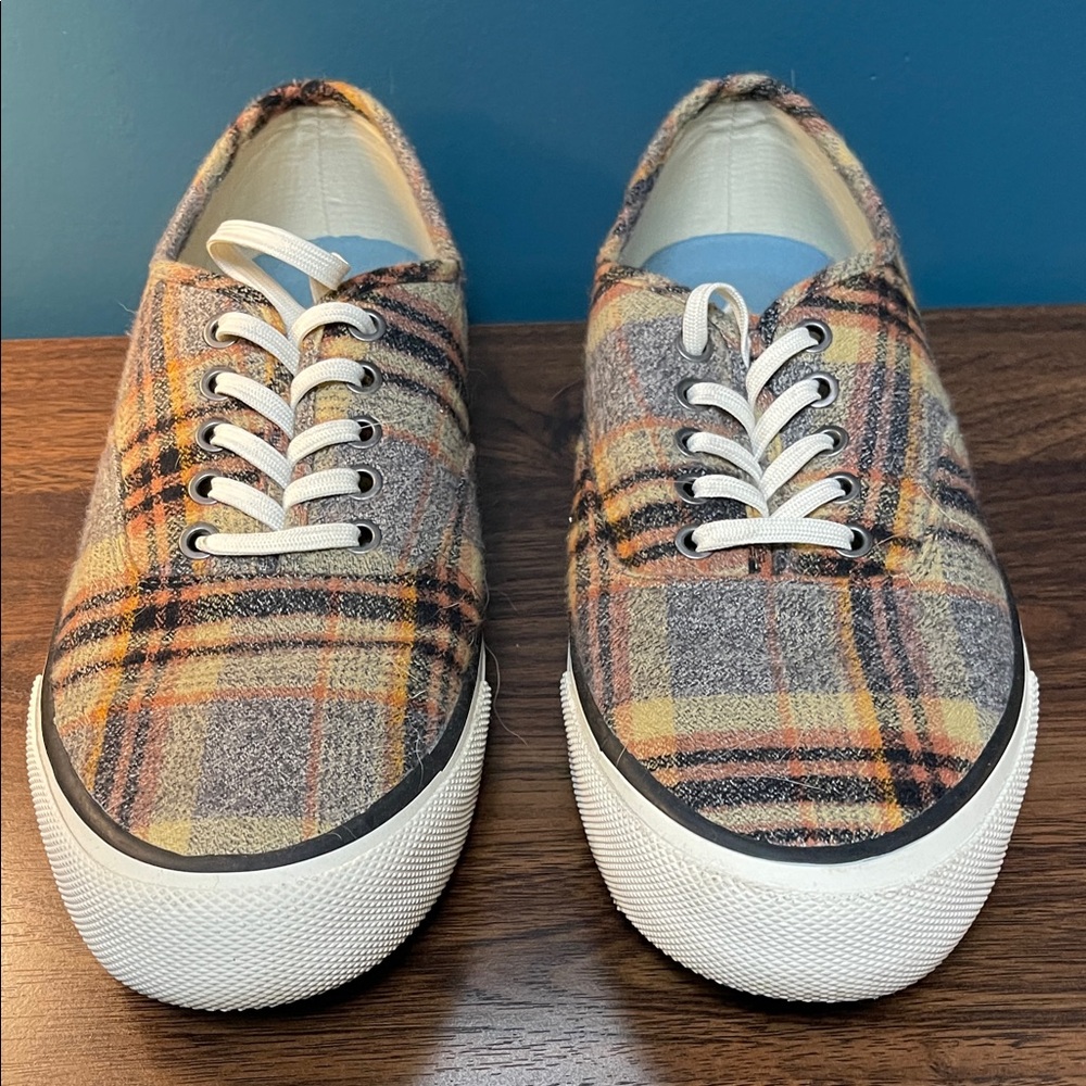 SeaVees Men's Legend flannel sneakers